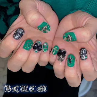 ネイル BLUEM なな🐶のネイルデザイン