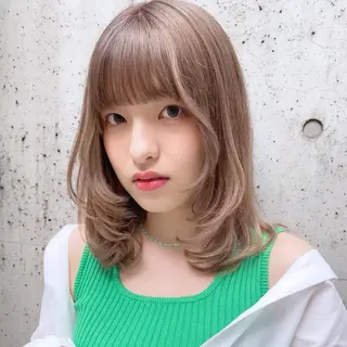 ミディアム カラー 岡野 静華のヘアスタイル