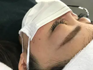 マツエク・マツパ 保子 祐里香のヘアスタイル