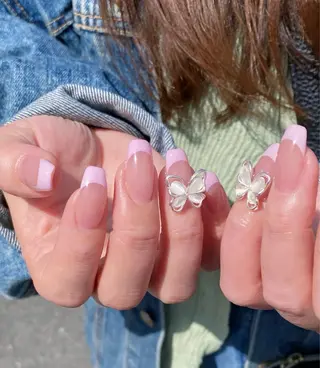 ネイル ＼近畿大学／近く🦢 Swanのネイルデザイン