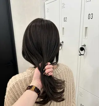 ミディアム ネヅ カオルのヘアスタイル