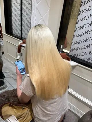 ロング 濱田輝レイヤー 韓国風 ハイトーンのヘアスタイル