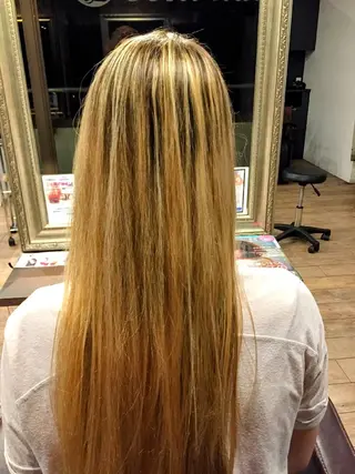 ロング カラー RiLo所属・[RiLo] 松村のヘアスタイル