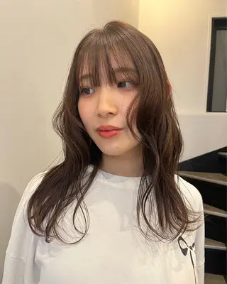 セミロング みさき/レイヤー/ハ イトーン指名No.1のヘアスタイル