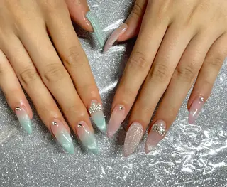 ネイル VIERU 🌈🎀💖のネイルデザイン