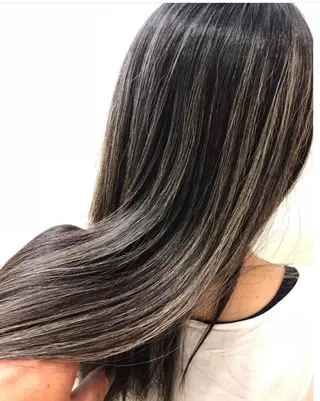 ロング カラー パーマ ヘアアレンジ メンズ キッズ ネイル マツエク・マツパ 酸性ストレート 髪質改善大槻勇樹のヘアスタイル