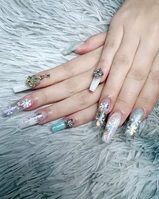 ネイル シェヌネイル JURAのネイルデザイン