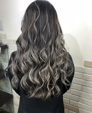 セミロング One by The Ect所属・尾田 一仁のヘアスタイル