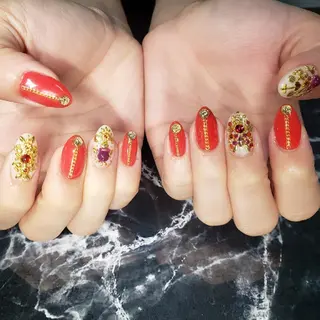 ミディアム クロキ 。のネイルデザイン