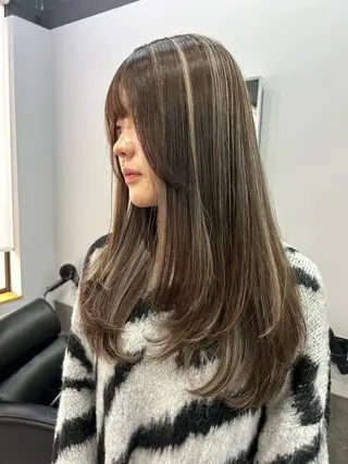 セミロング ミディアムレイヤー カット/ハイライトのヘアスタイル