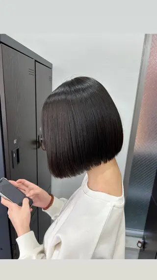 ショート .AIRI🌼 暖色/ぱつっとぼぶのヘアスタイル