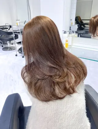 セミロング カラー 🫧うる艶トレンド 🫧透明感カラーのヘアスタイル