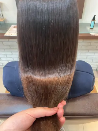 セミロング カラー HIKARI🐈‍⬛ レイヤー×デザインのヘアスタイル