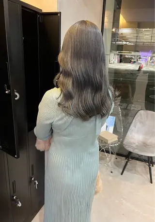 ミディアム 【レイヤー/透明感/ ハイトーン】Rionのヘアスタイル