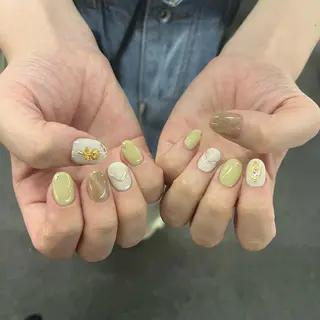 ネイル 友田 晴香のネイルデザイン