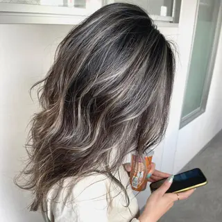 ミディアム カラー 松井那津子 /ハイライトブリーチのヘアスタイル