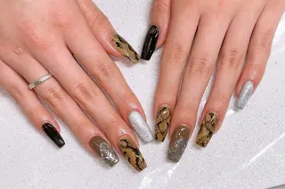 ネイル VIERU 🌈🎀💖のネイルデザイン