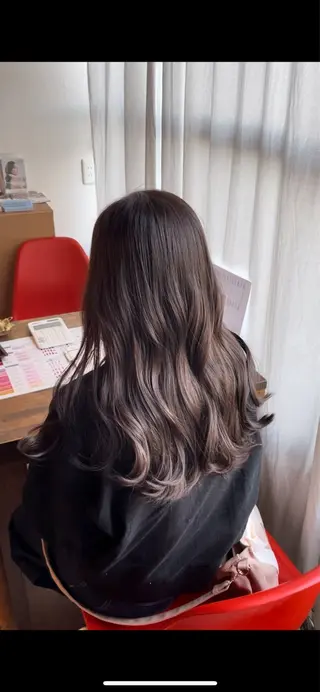 ロング カラー 小野 楓未のヘアスタイル