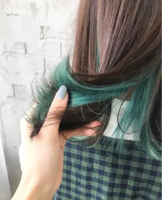 セミロング カラー オリーブ/アッシュ やわらか透明感カラーのヘアスタイル