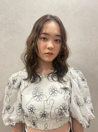 ミディアム 高評価多数◎ コテ巻きパーマ星明夏のヘアスタイル