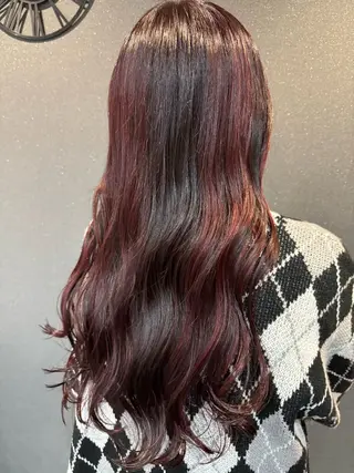ロング カラー ワタナベ テルマサのヘアスタイル