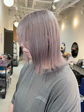 ミディアム Ami ブリーチ/ハイトーンのヘアスタイル