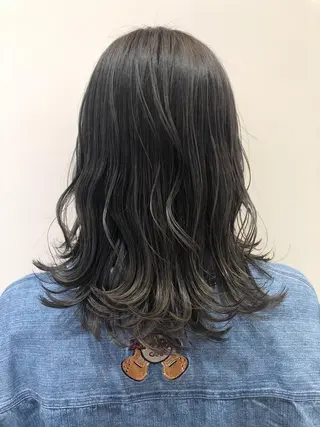 ミディアム カラー Amour なぐらのヘアスタイル