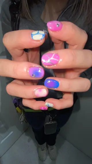 ネイル カンナ【Y2Kネイル /コーンロウ】のネイルデザイン