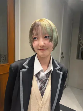 ショート ヒナタ/ベージュ, 暖色カラーのヘアスタイル