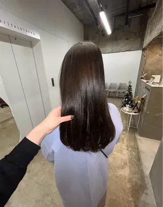 ロング freera所属・湯浅 美玖のヘアスタイル