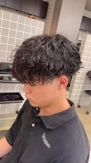 ショート パーマ ヘアアレンジ メンズ 艶カラー の達人のヘアスタイル