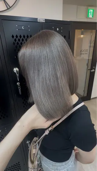 ミディアム カラー 柏井 陽菜のヘアスタイル