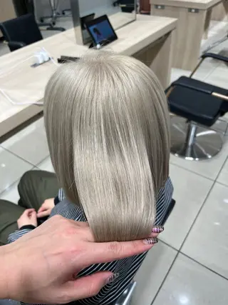 ミディアム カラー ハイトーン/ブリーチ 山崎　悠次のヘアスタイル