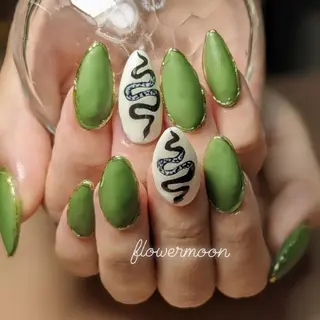 ネイル フラワー ムーンのネイルデザイン