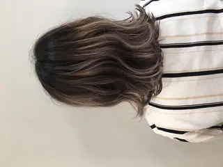 ミディアム due hair 京都駅前店 MILBON オージュア認定サロン【デューヘアー】所属・ハイトーンブリーチ 土坂　由志【京都】のヘアスタイル