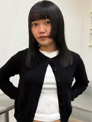 ミディアム イシイ モエカのヘアスタイル