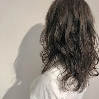 ミディアム カラー シェアハピ ヤマモトのヘアスタイル