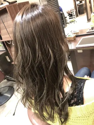 セミロング カラー PALETTE(パレット)所属・SHIORI💜口コ ミNo.1艶カラーのヘアスタイル