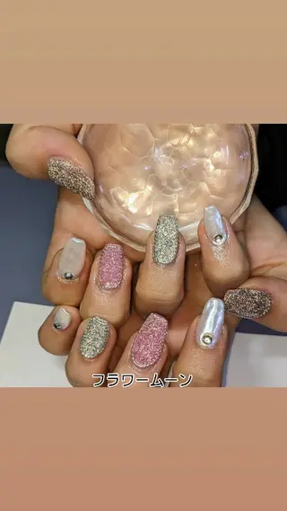 ネイル フラワー ムーンのネイルデザイン