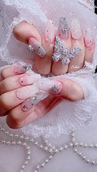 ネイル She   Nail所属・ISA_ BELLAのネイルデザイン