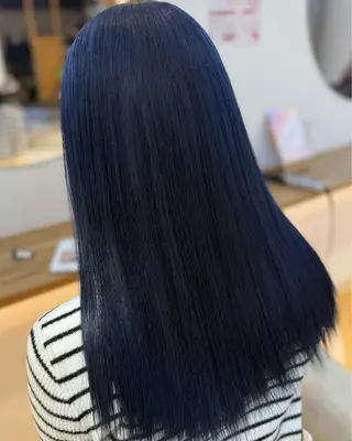 セミロング 倉林隆一🐈 ダブルカラー/艶髪のヘアスタイル