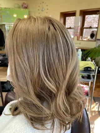 セミロング カラー オーブヘア宇都宮店所属・大橋 綾子のヘアスタイル