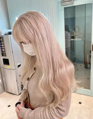 ロング カラー 🩵ハイトーン 美咲🩵のヘアスタイル