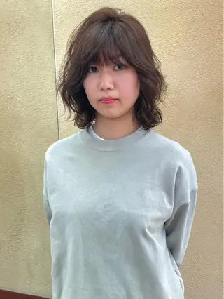 ミディアム カラー 塩谷 雪花のヘアスタイル