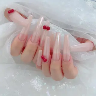 セミロング 𝑰𝒕𝒐 𝑵のネイルデザイン