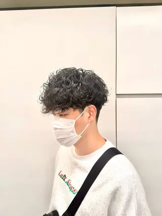 ショート パーマ ヘアアレンジ メンズ 顔まわりカット の達人のヘアスタイル