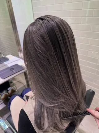 セミロング カラー CHERIEブリーチ ダブルカラー　天神のヘアスタイル