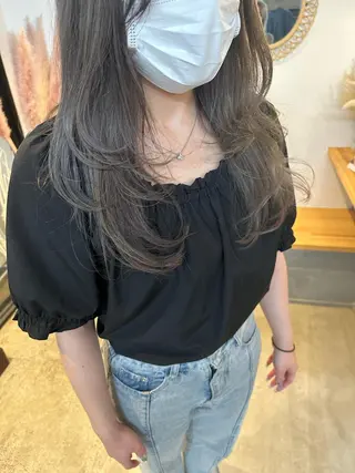 セミロング カラー yuika .のヘアスタイル