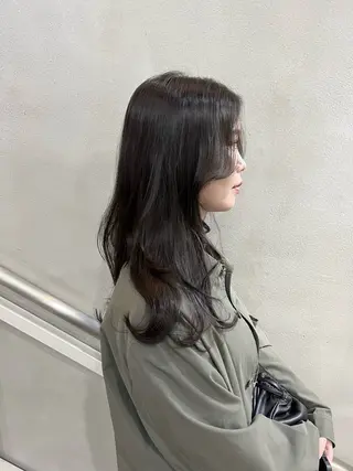 ロング カラー 佐藤 永夏のヘアスタイル