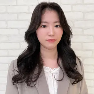 ロング カラー パーマ abilita AZUSAのヘアスタイル